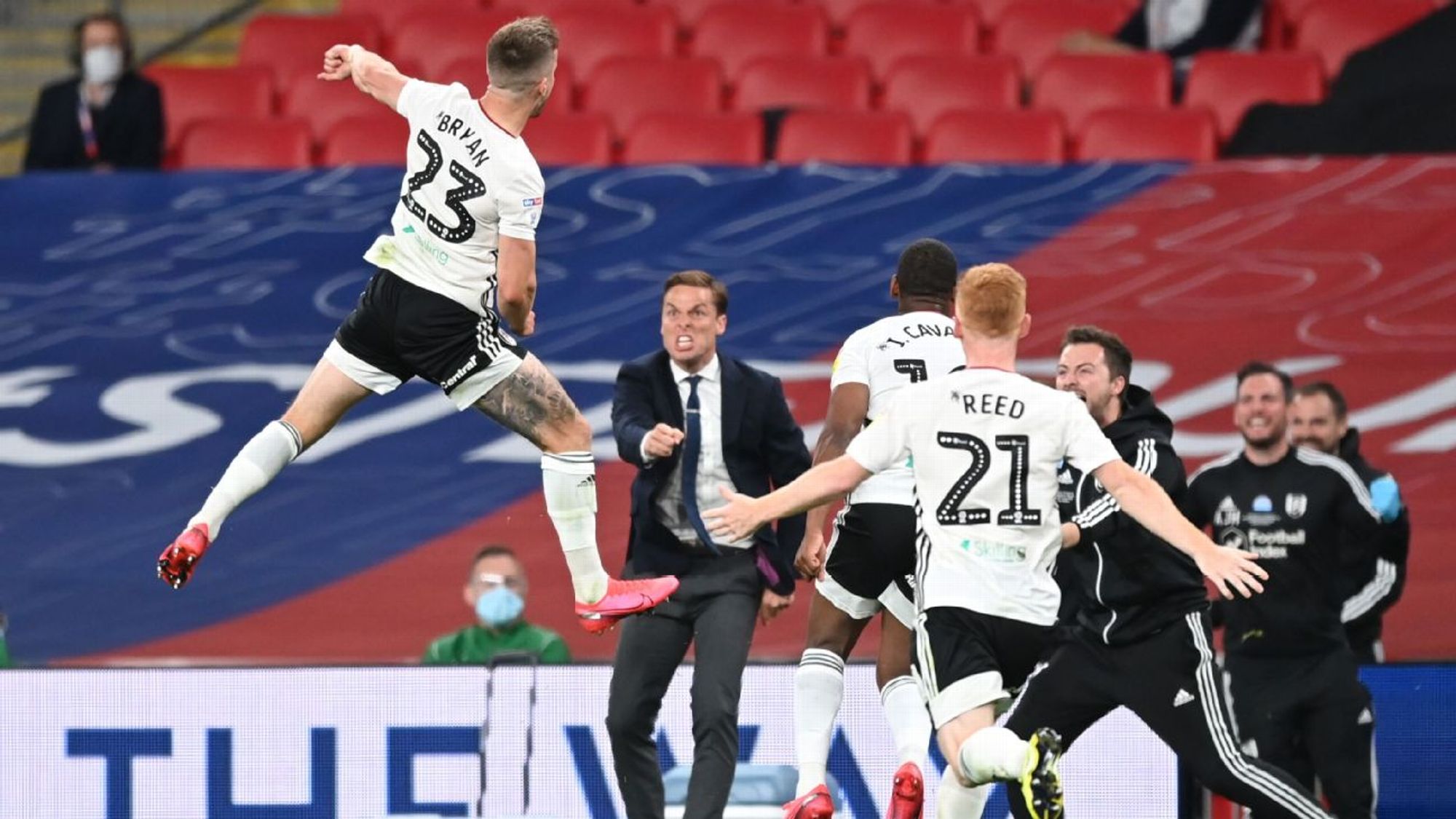 仅落后领先 仅落后领先